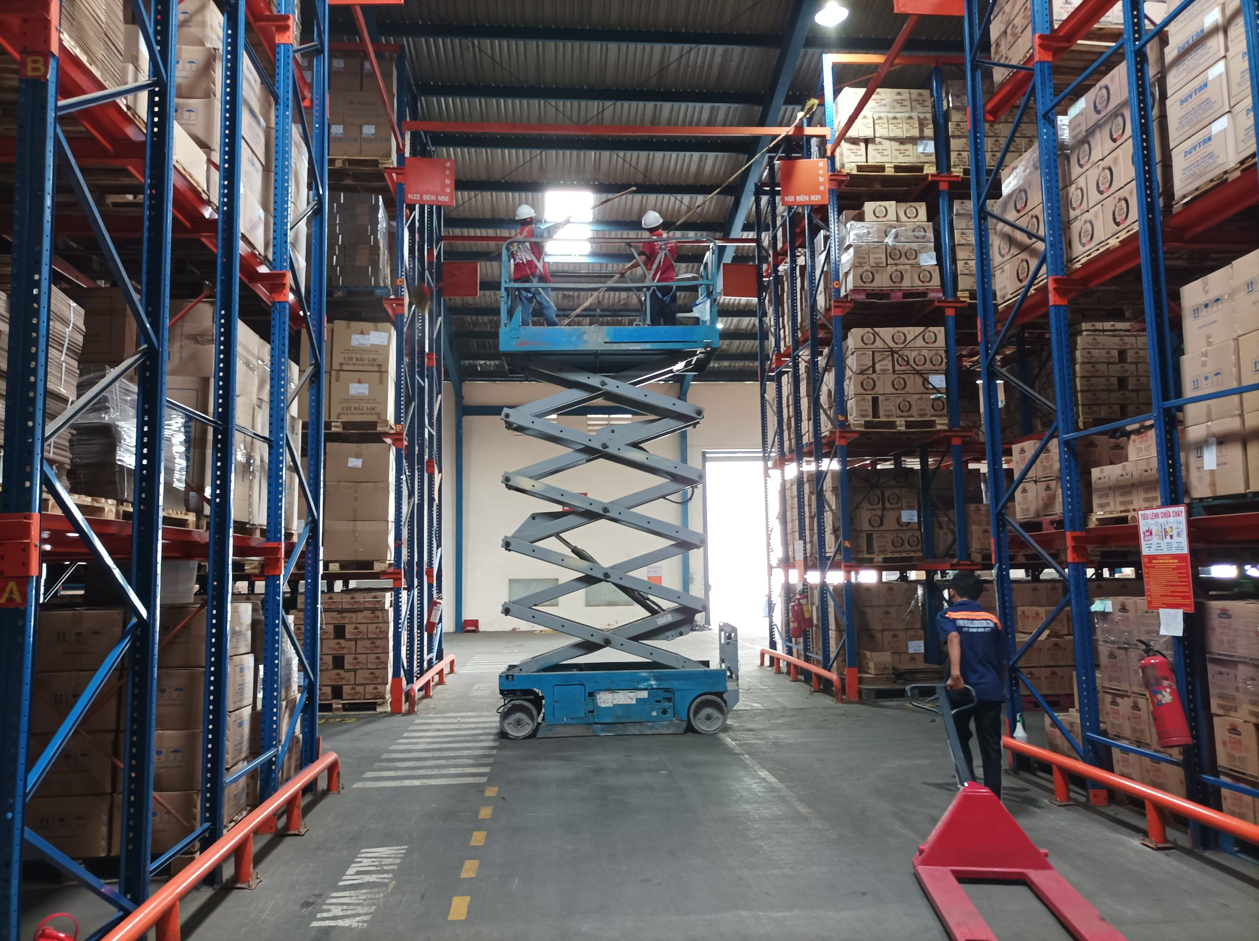 Dịch vụ vệ sinh quét mạng nhện nhà xưởng tại Bình Dương Dịch vụ vệ sinh quét mạng nhện nhà xưởng tại Bình Dương