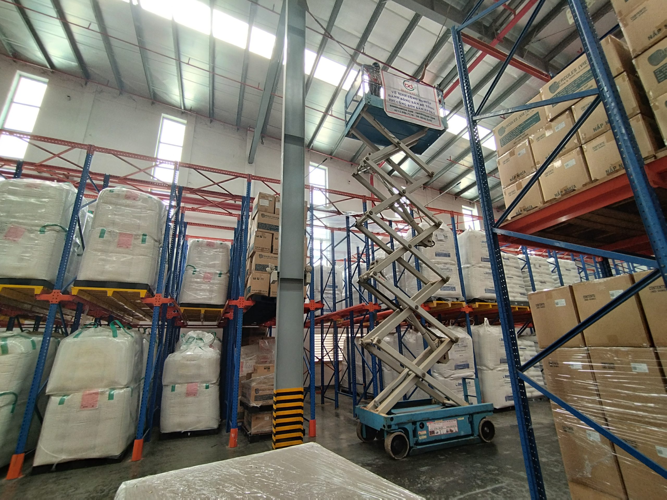 Dịch vụ vệ sinh quét mạng nhện nhà xưởng tại Bình Dương Dịch vụ vệ sinh quét mạng nhện nhà xưởng tại Bình Dương