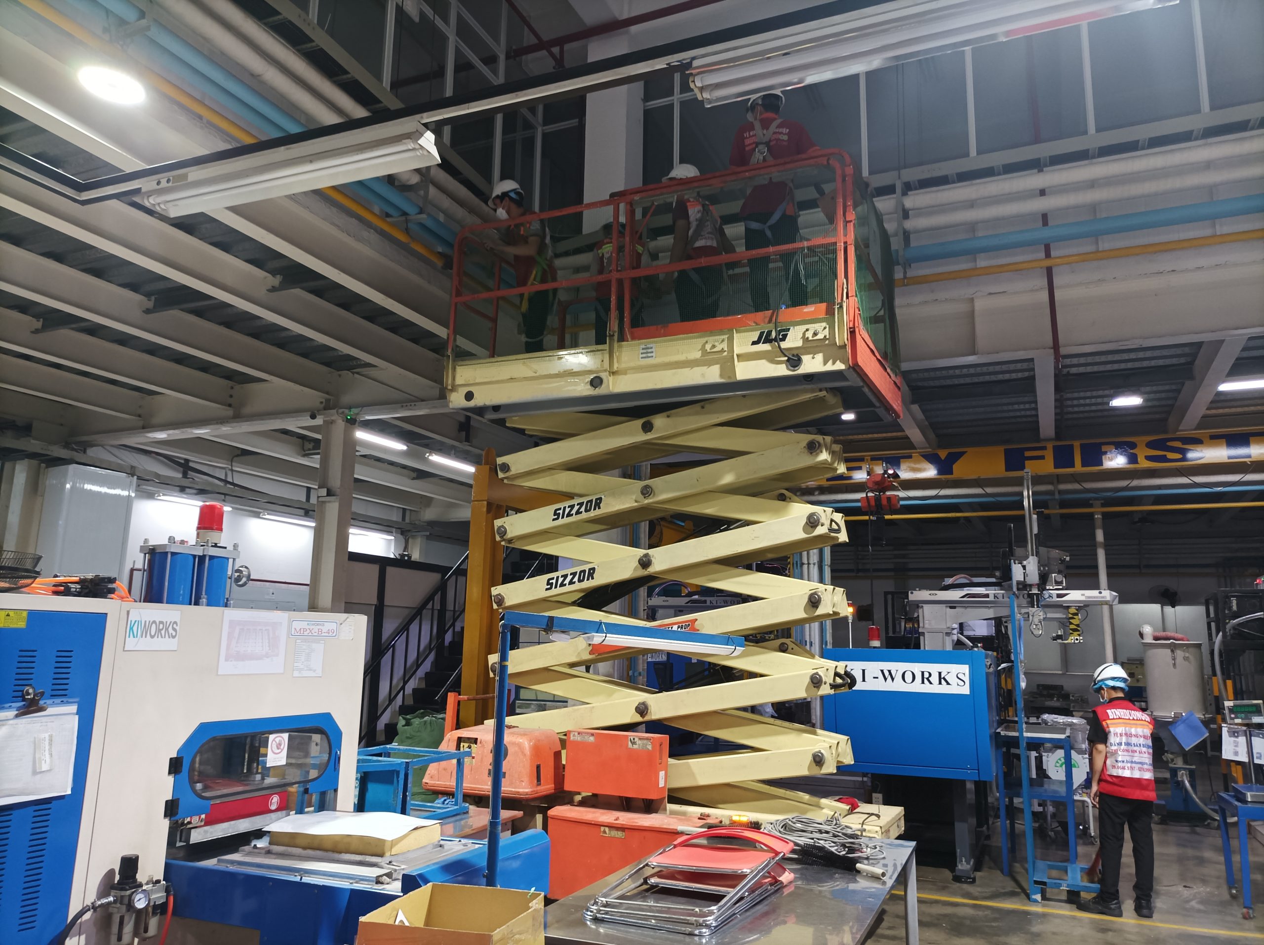 Dịch vụ vệ sinh quét mạng nhện nhà xưởng tại Bình Dương Dịch vụ vệ sinh quét mạng nhện nhà xưởng tại Bình Dương