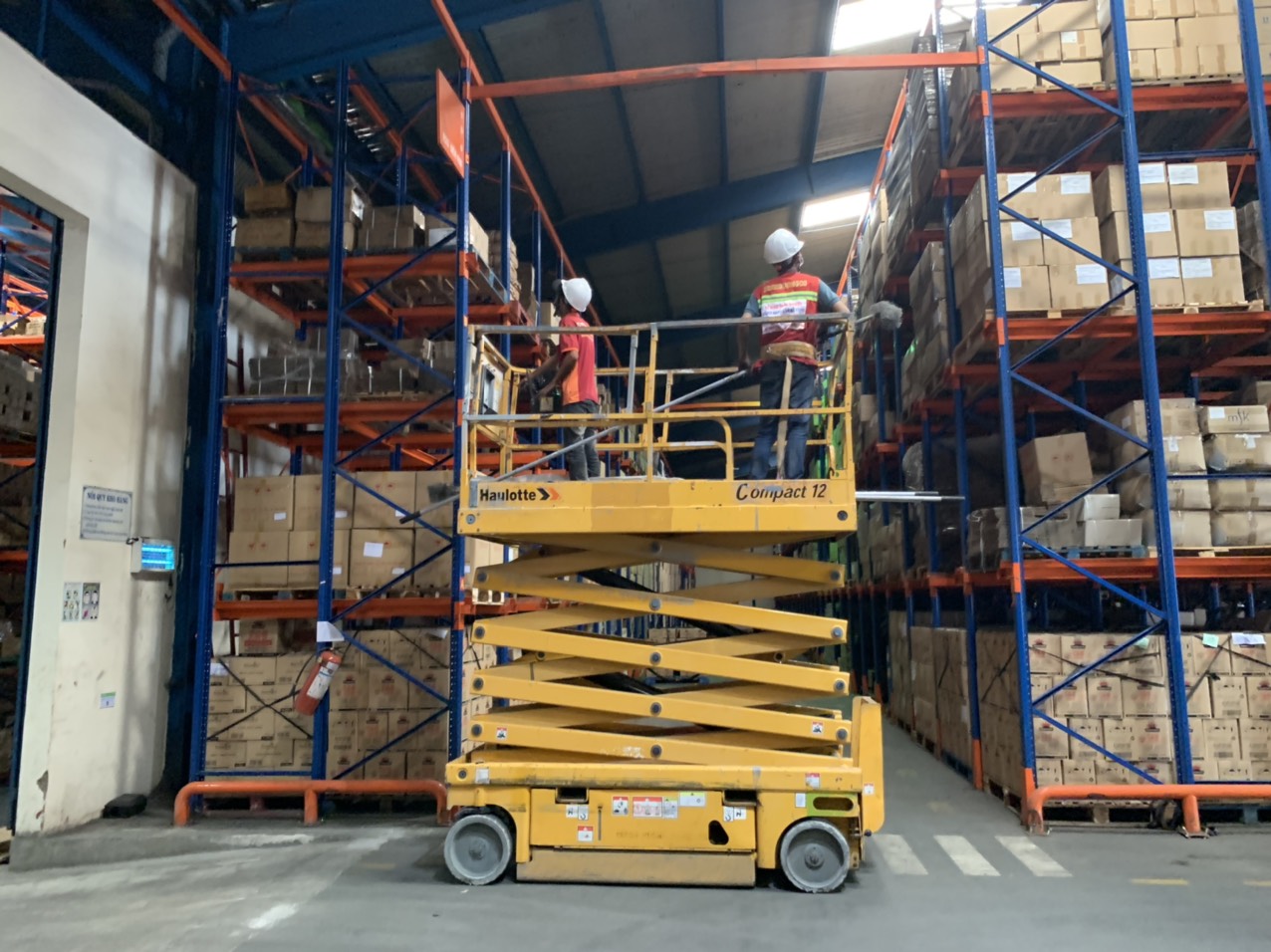 Dịch vụ vệ sinh quét mạng nhện nhà xưởng tại Bình Dương Dịch vụ vệ sinh quét mạng nhện nhà xưởng tại Bình Dương