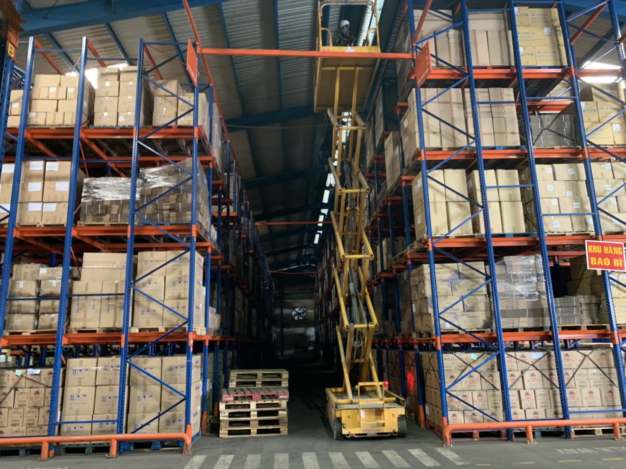 Dịch vụ vệ sinh quét mạng nhện nhà xưởng tại Bình Dương Dịch vụ vệ sinh quét mạng nhện nhà xưởng tại Bình Dương