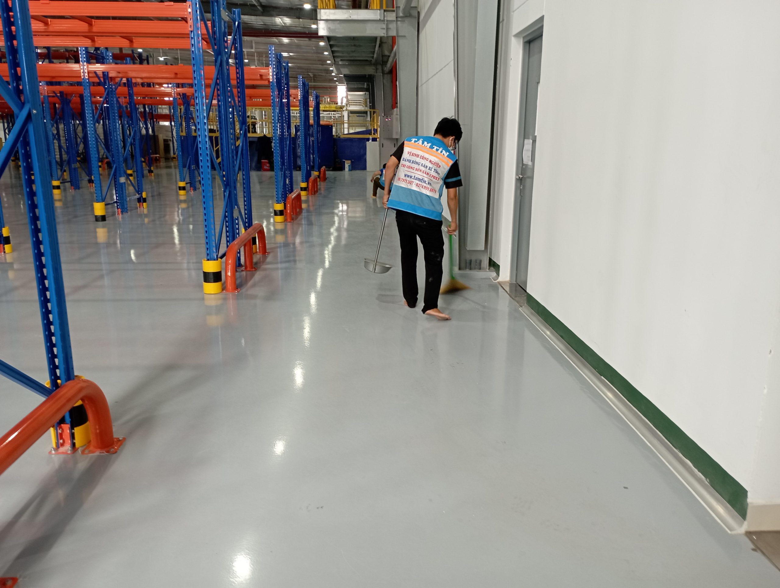 Dịch vụ vệ sinh sàn nhà xưởng sau xây dựng ở Củ Chi